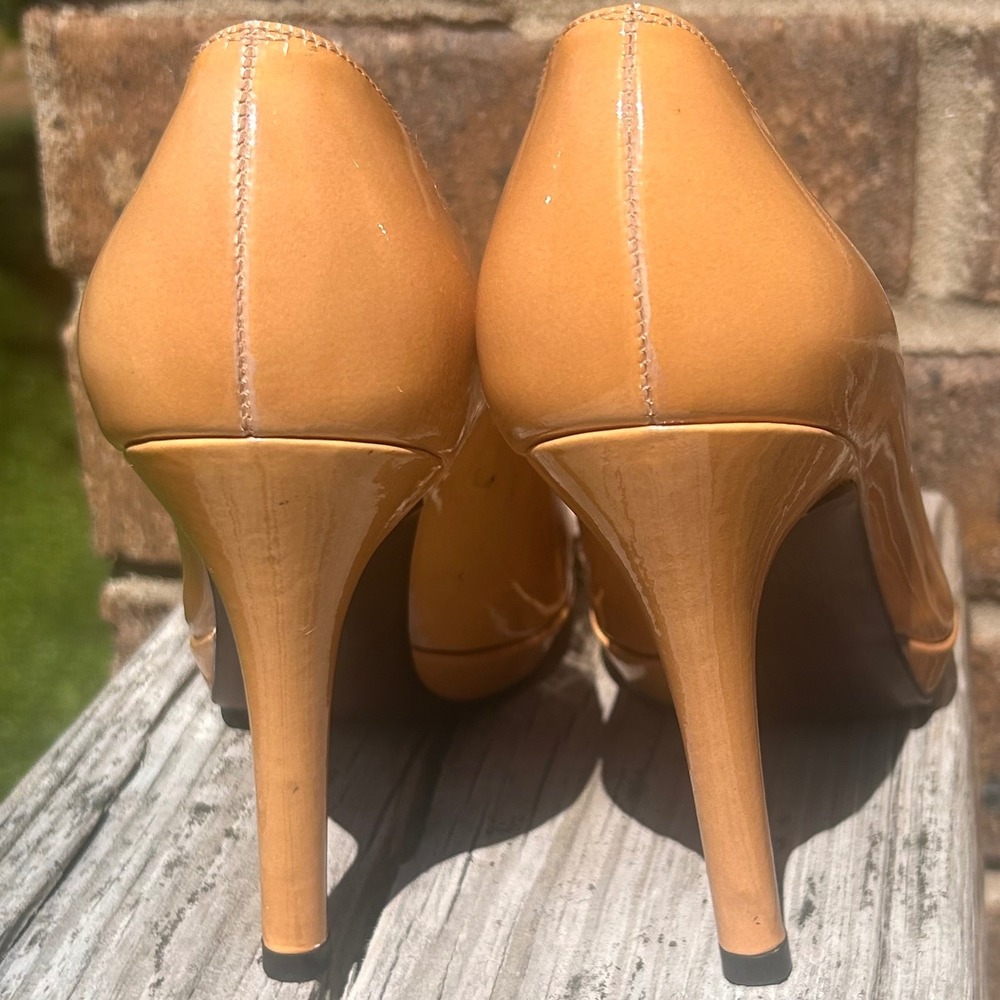 Stuart Weitzman Pumps Patent Leather 4.5 Tan Designer Y2K Office Siren 2000s - Picture 2 of 9